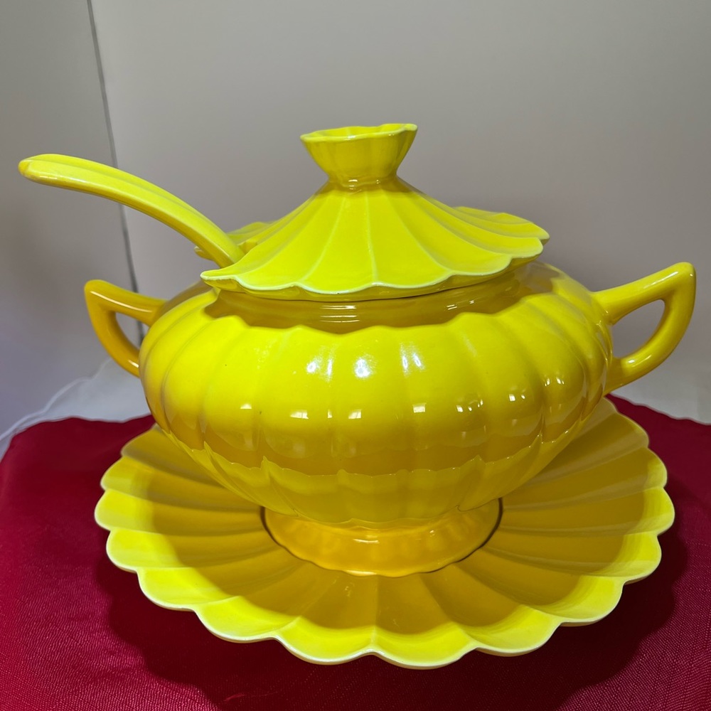 California Pottery - Soup Tureen Set - Vibrant Yellow Glaze